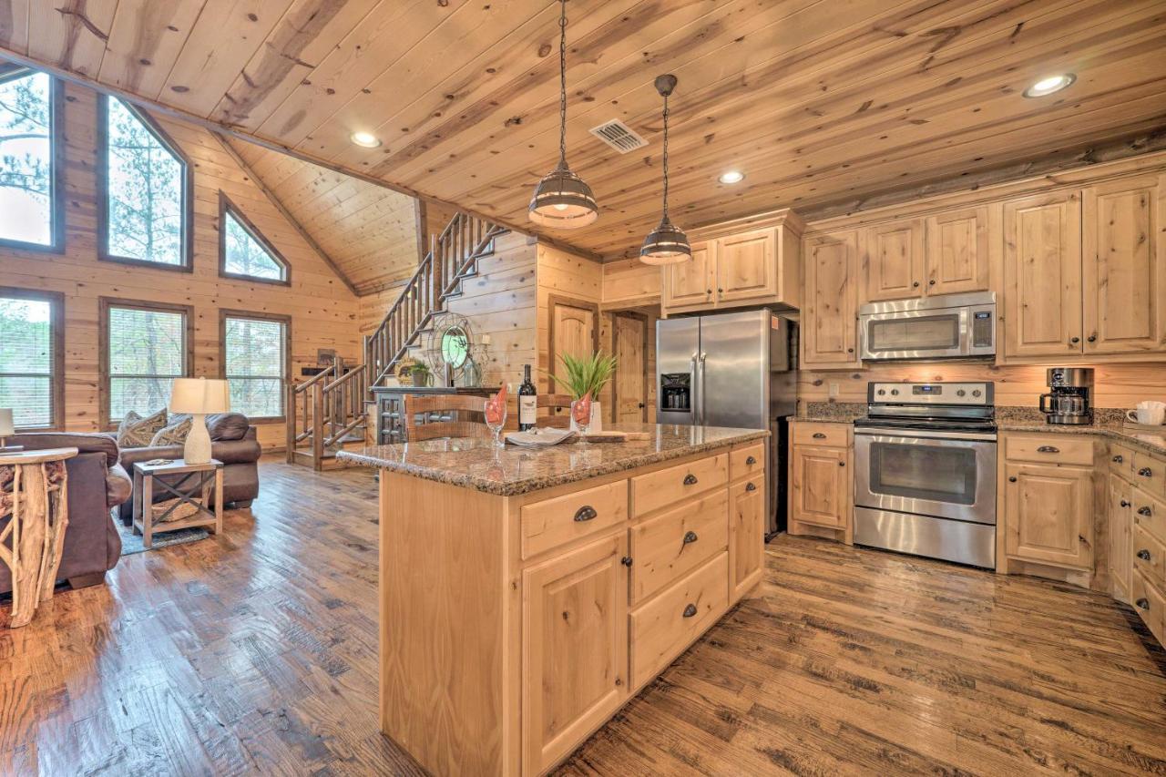 Expansive Broken Bow Cabin With Hot Tub And Playset! Exterior photo