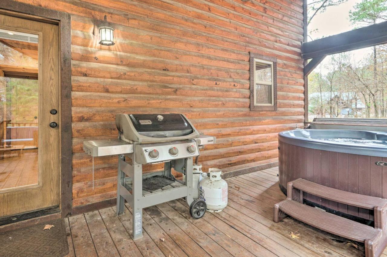 Expansive Broken Bow Cabin With Hot Tub And Playset! Exterior photo