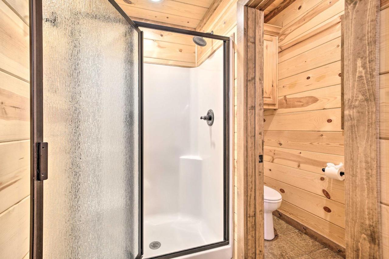 Expansive Broken Bow Cabin With Hot Tub And Playset! Exterior photo