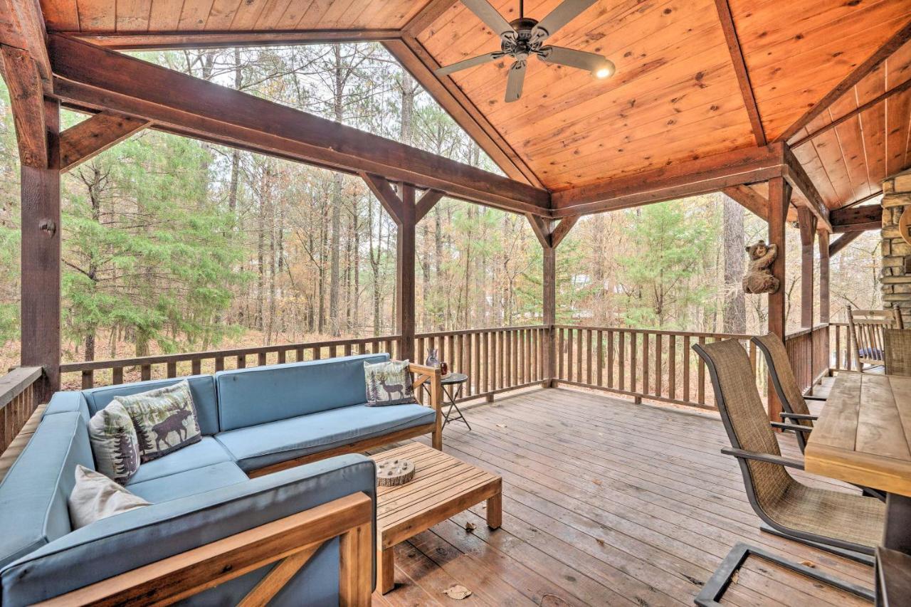 Expansive Broken Bow Cabin With Hot Tub And Playset! Exterior photo